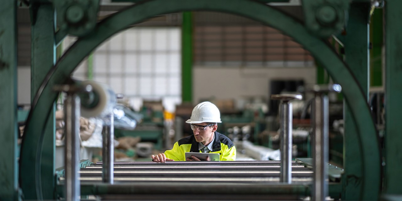 Ascom Breakdown Response Man at Machine